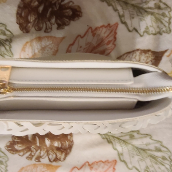 Christian Lacroix White and Tan Shoulder Bag - Picture 4 of 8